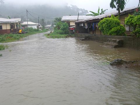Inondations, glissements de terrains, les ravages des fortes pluies menacent la vie des populations urbaines